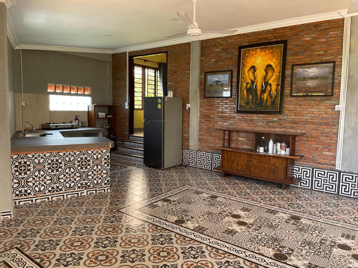 Silk Island Homestay Phnom-Penh Buitenkant foto