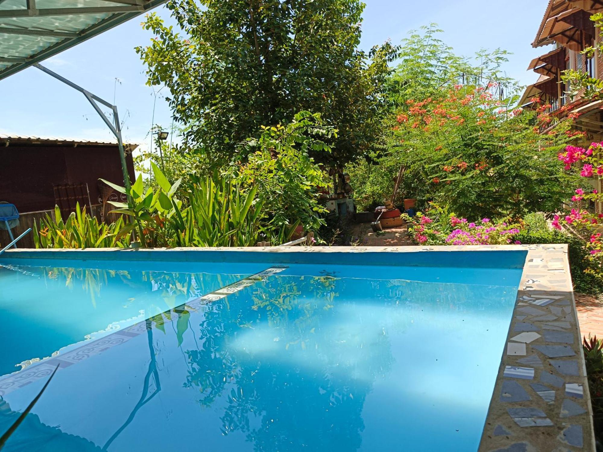 Silk Island Homestay Phnom-Penh Buitenkant foto